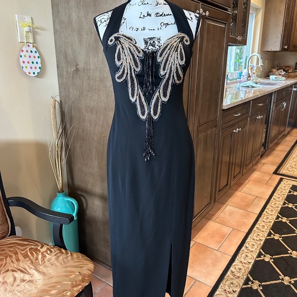 🔥🔥HOT Formal Dress with Beading around Halter Neckline-Excellent Condition!! - Picture 1 of 8